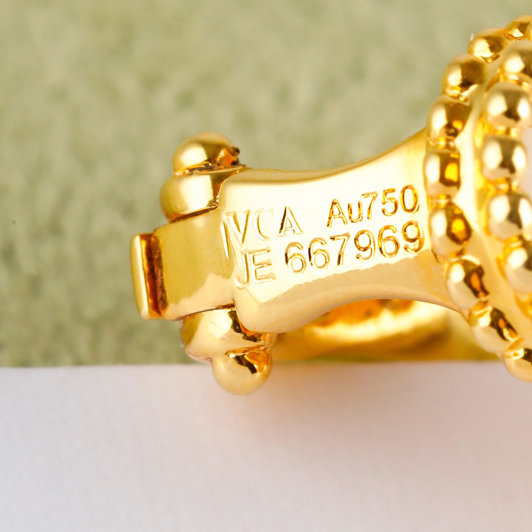 Van Cleef & Arpels earring-38