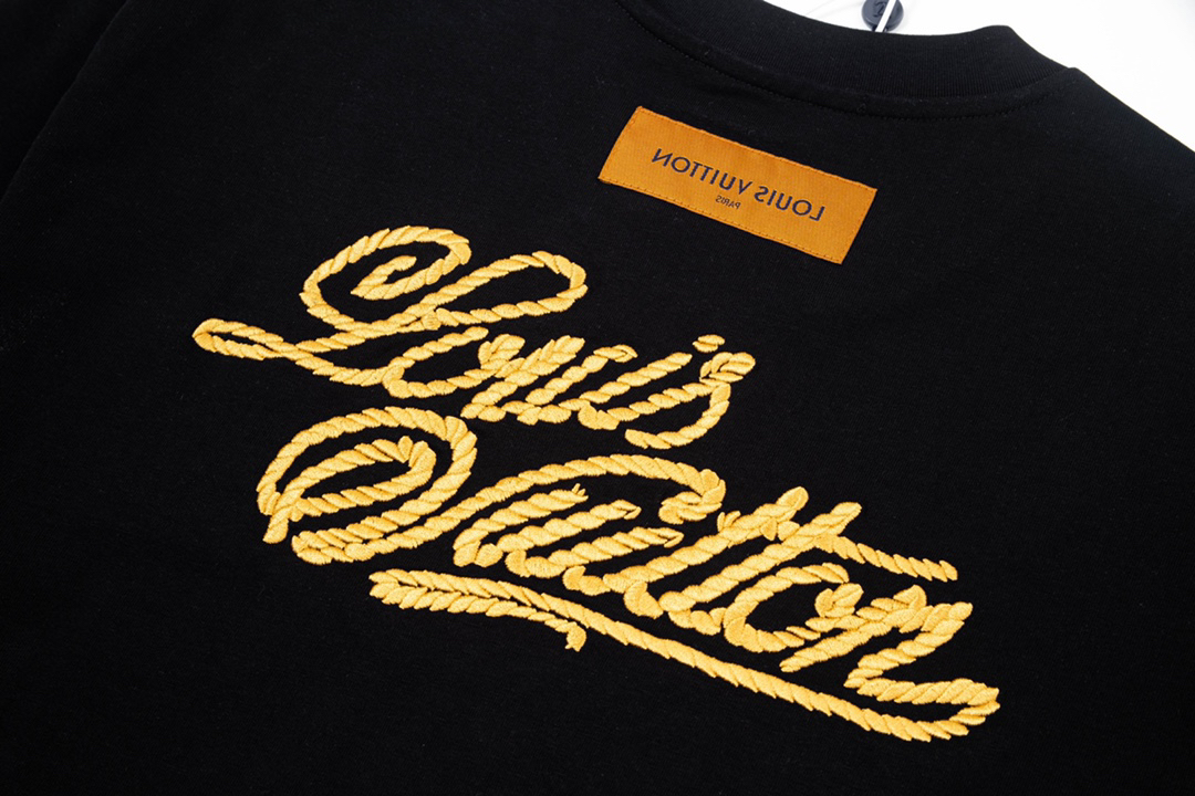 LV clothing-248
