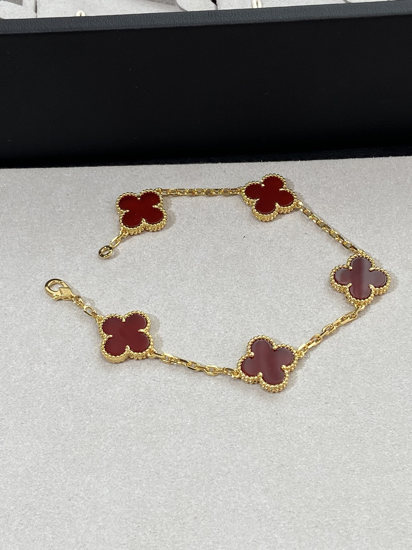 Van Cleef & Arpels Bracelet-115