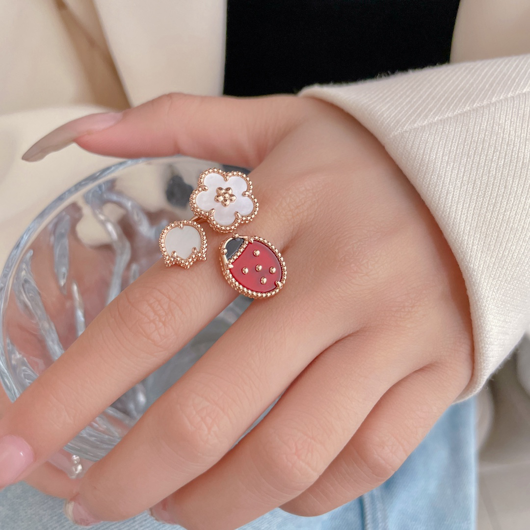 Van Cleef & Arpels ring-94