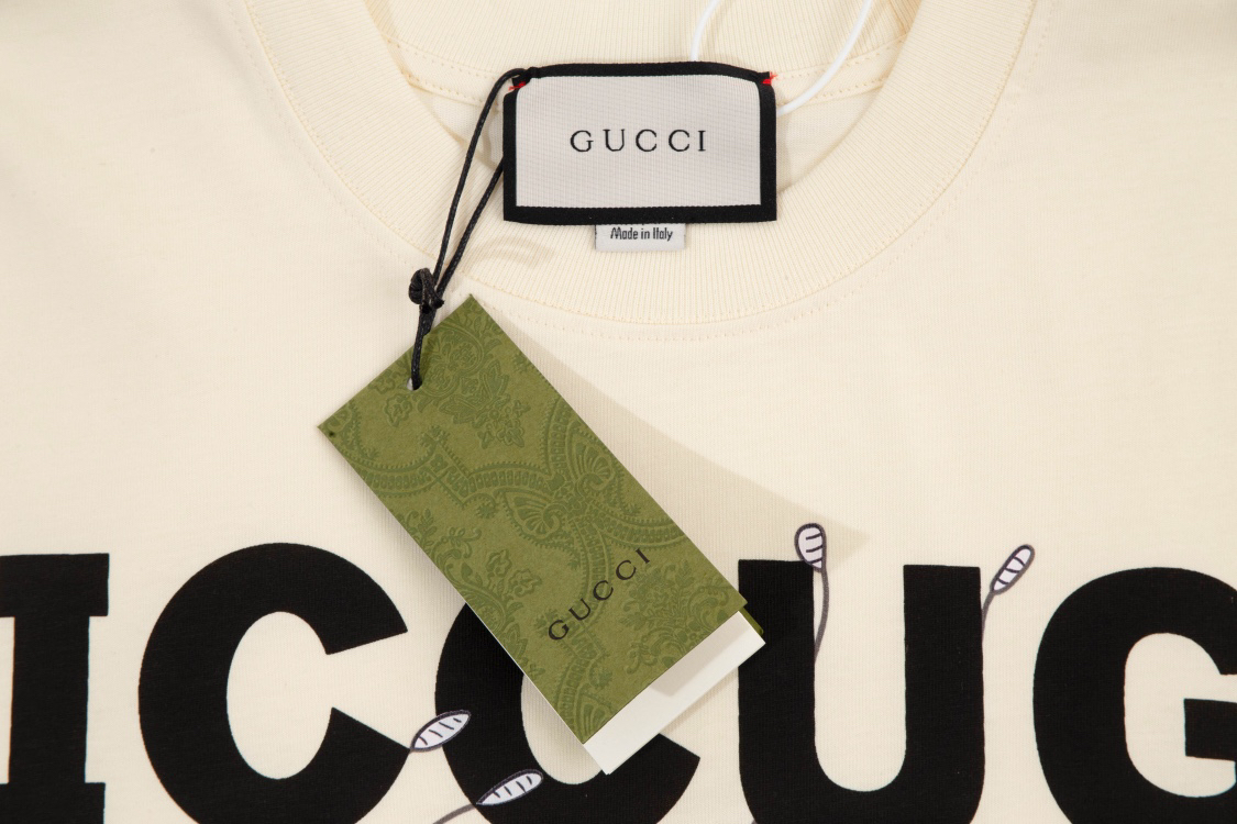 Gucci clothing-48