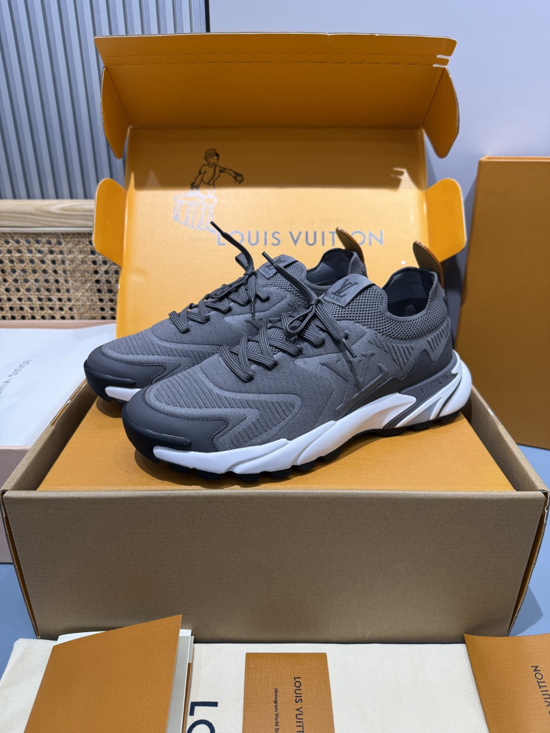 Lv Sneakers-180