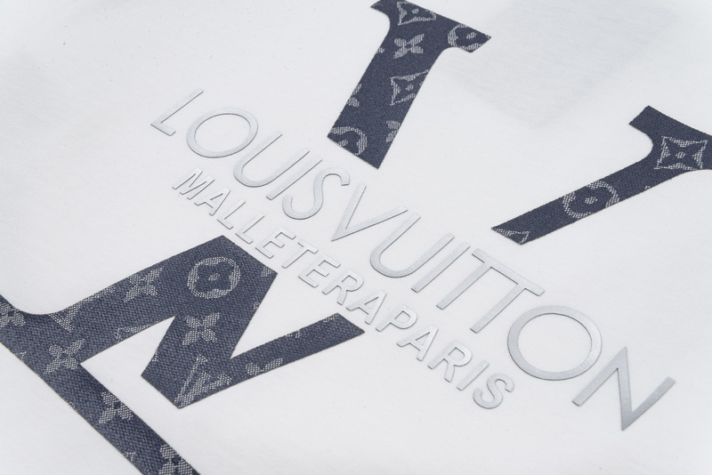 LV clothing-46