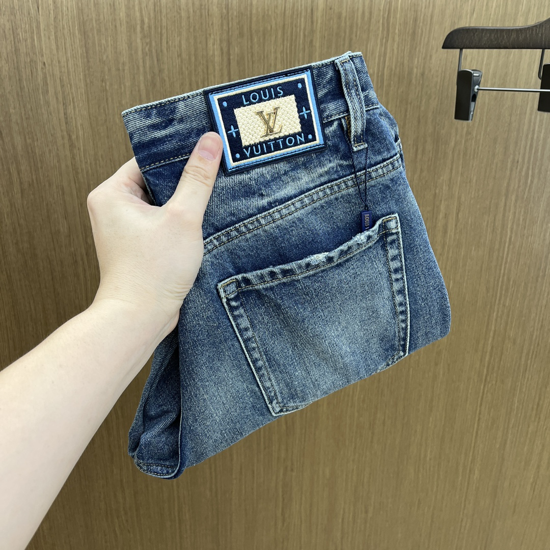 LV clothing-23