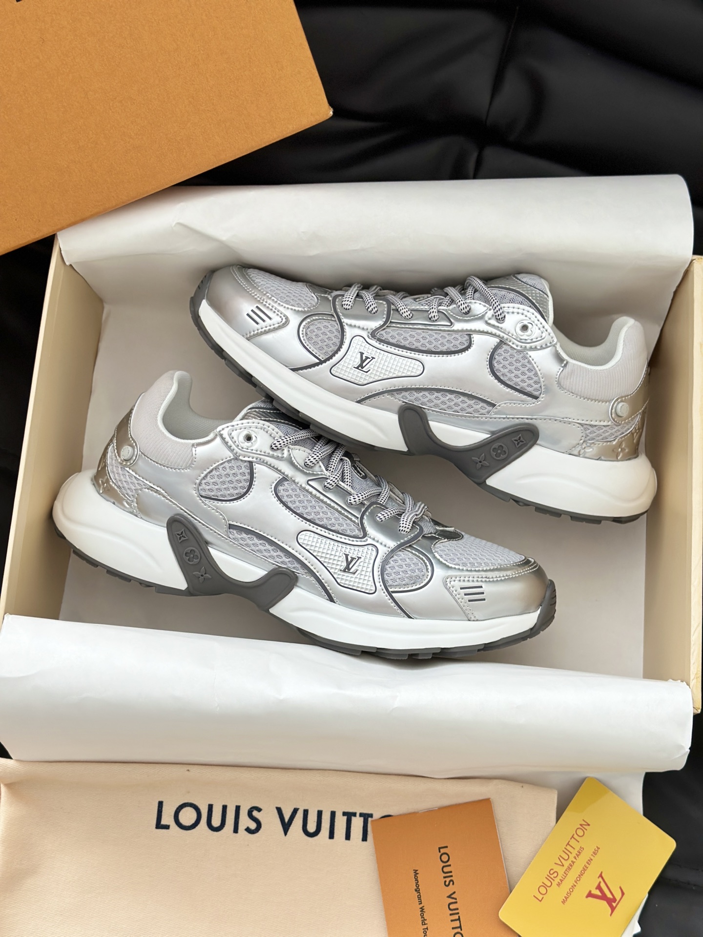 Lv Sneakers-208