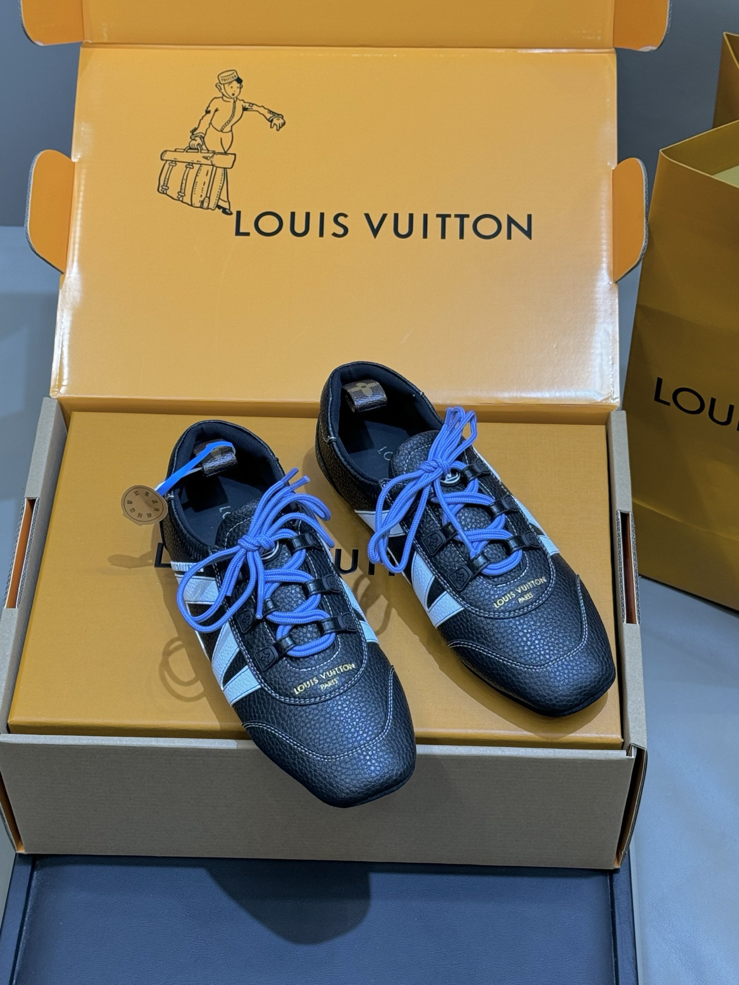 Lv Sneakers-225