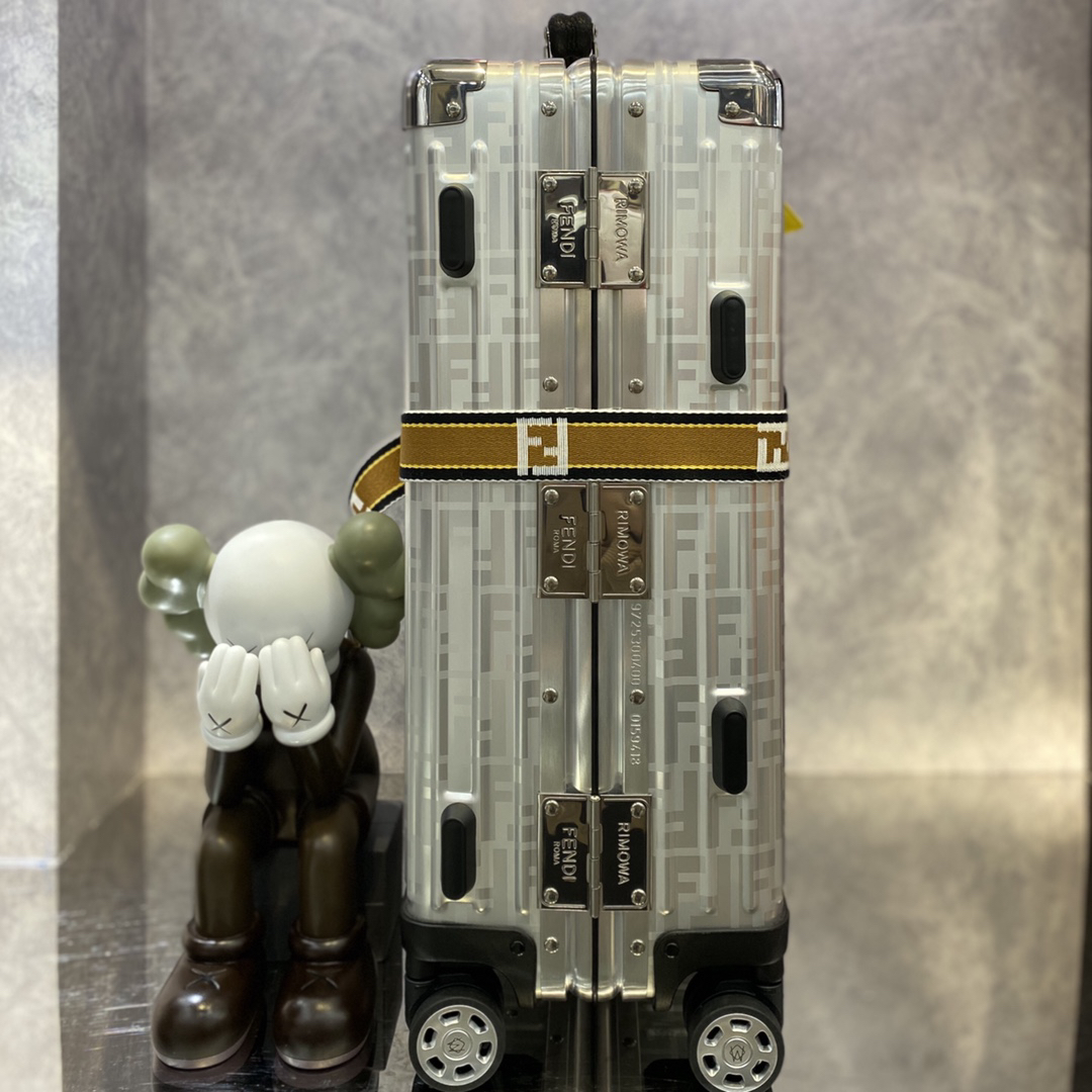 Fendi luggage-15