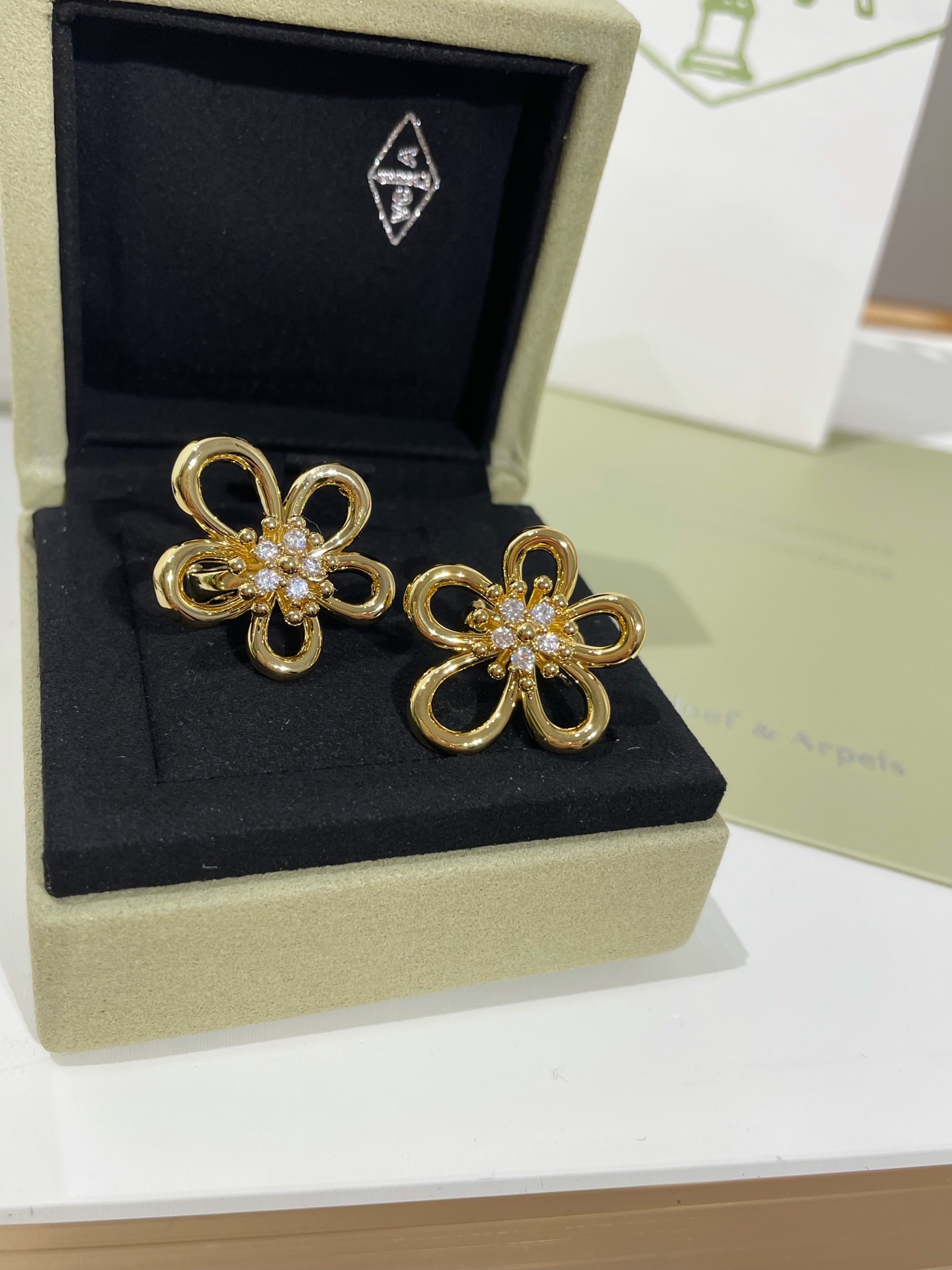 Van Cleef & Arpels earring-15