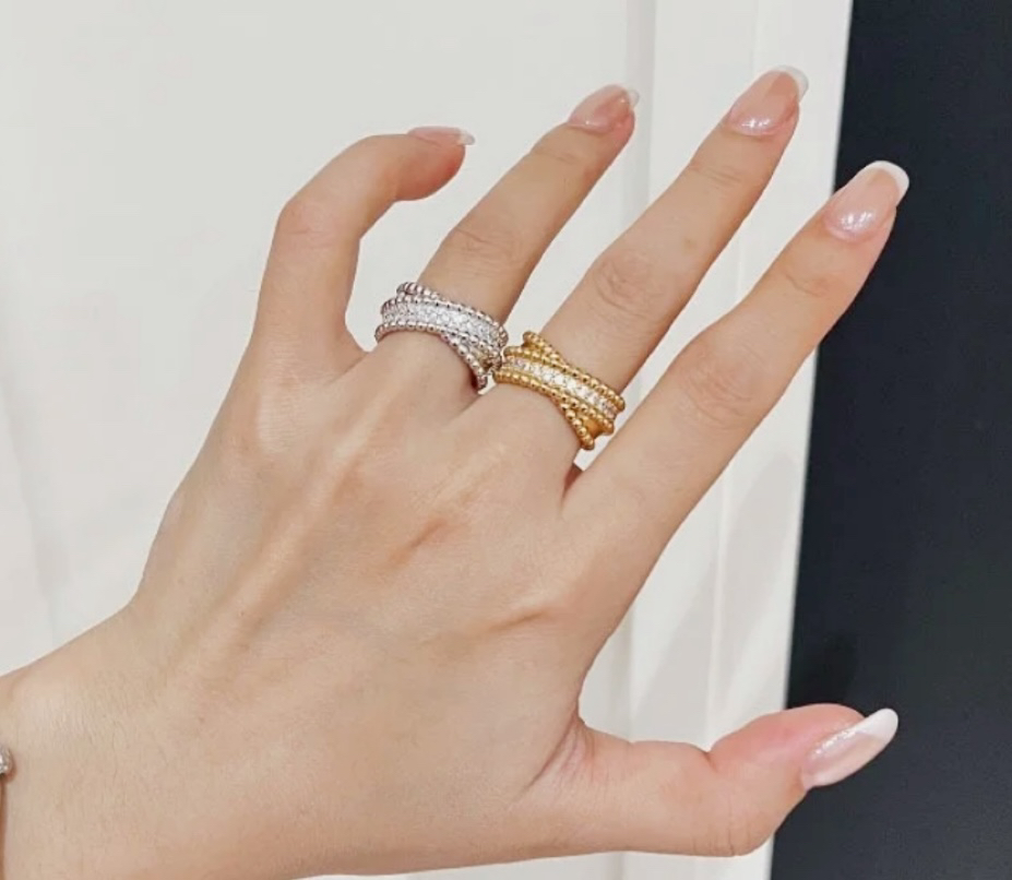 Van Cleef & Arpels ring-99