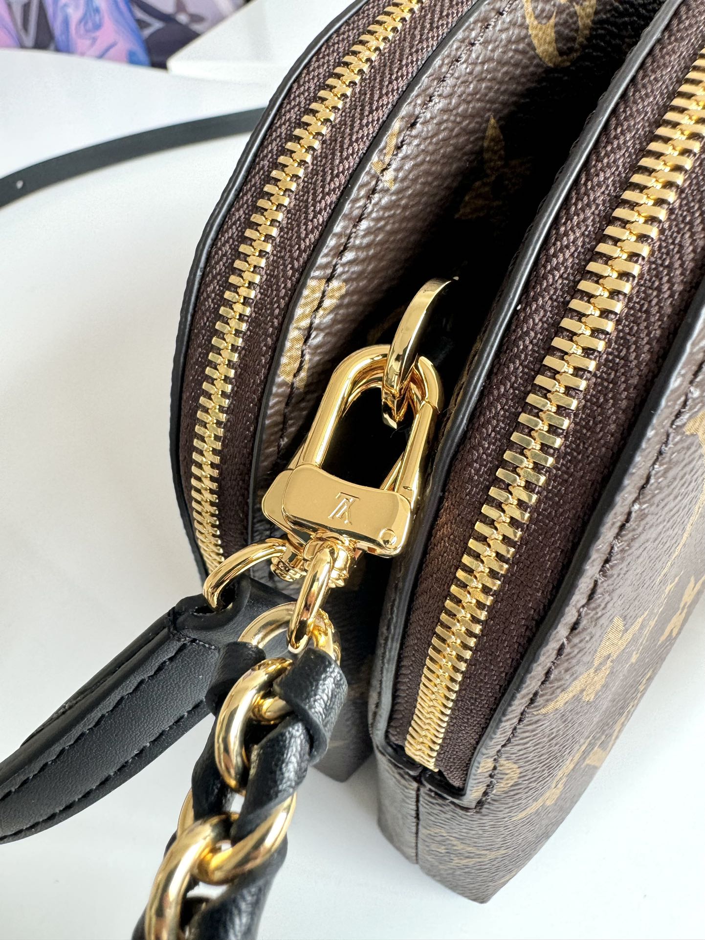 Louis Vuitton Hot New Product-200