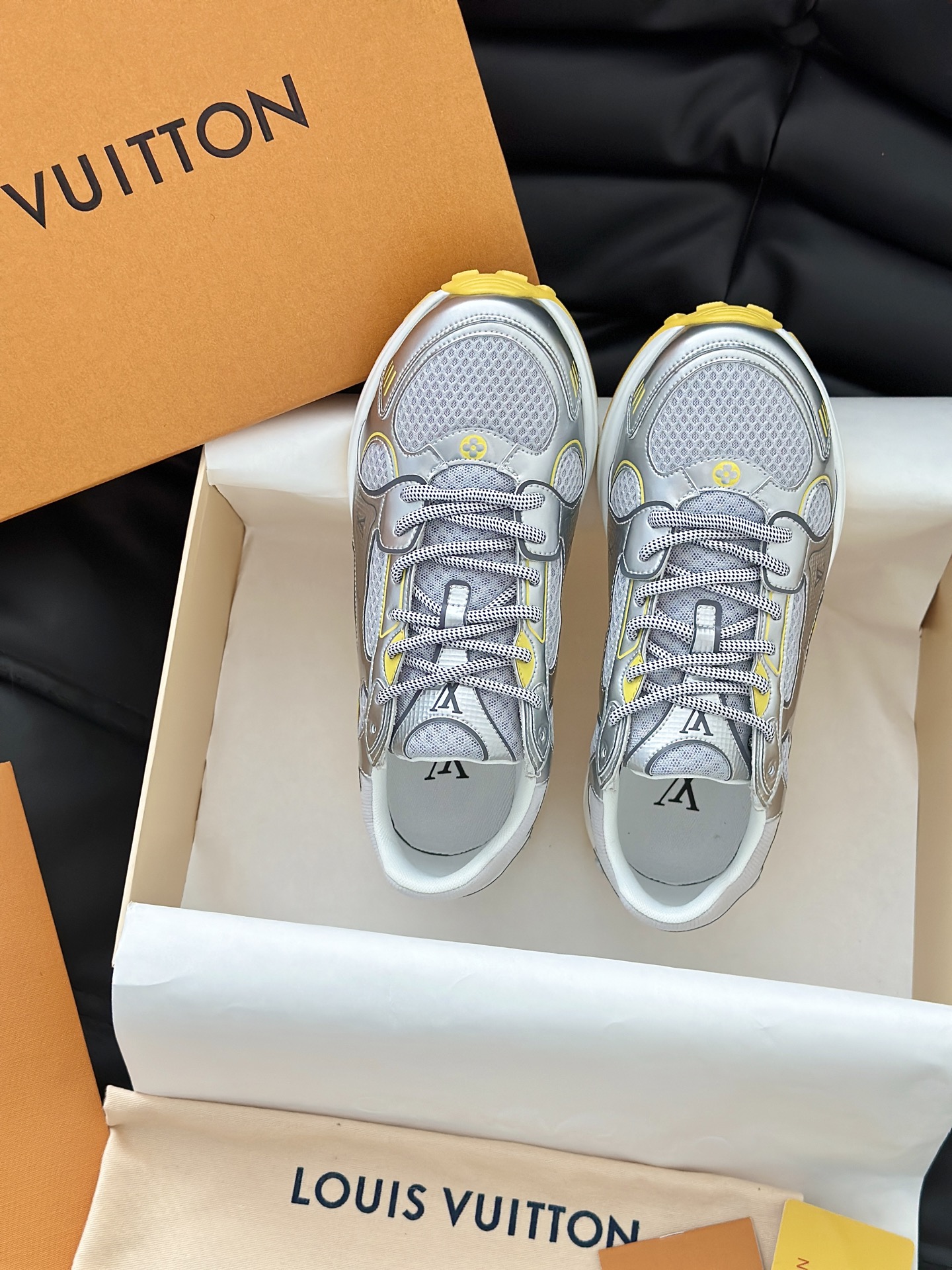 Lv Sneakers-209