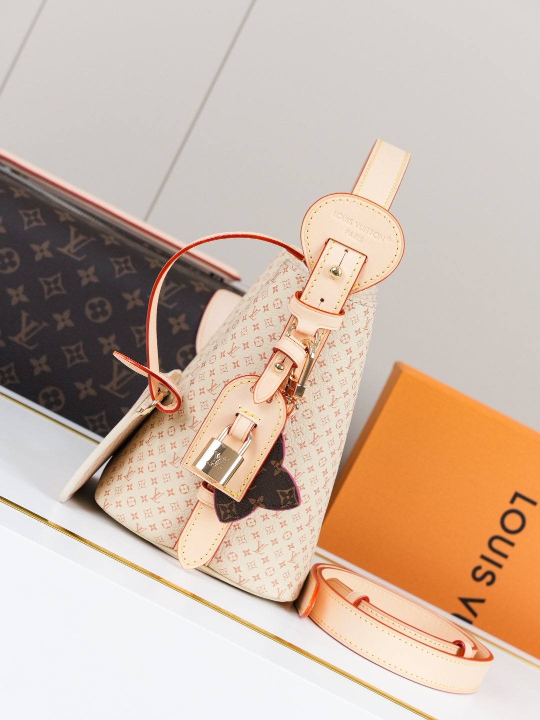 Louis Vuitton Hot New Product-66
