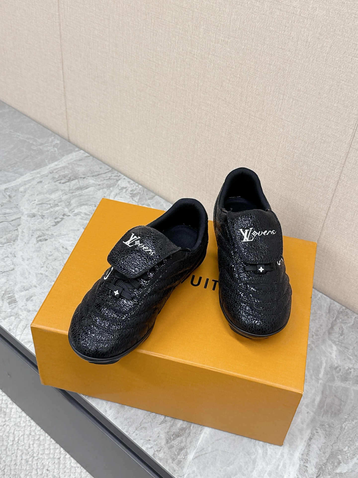 Lv Sneakers-236