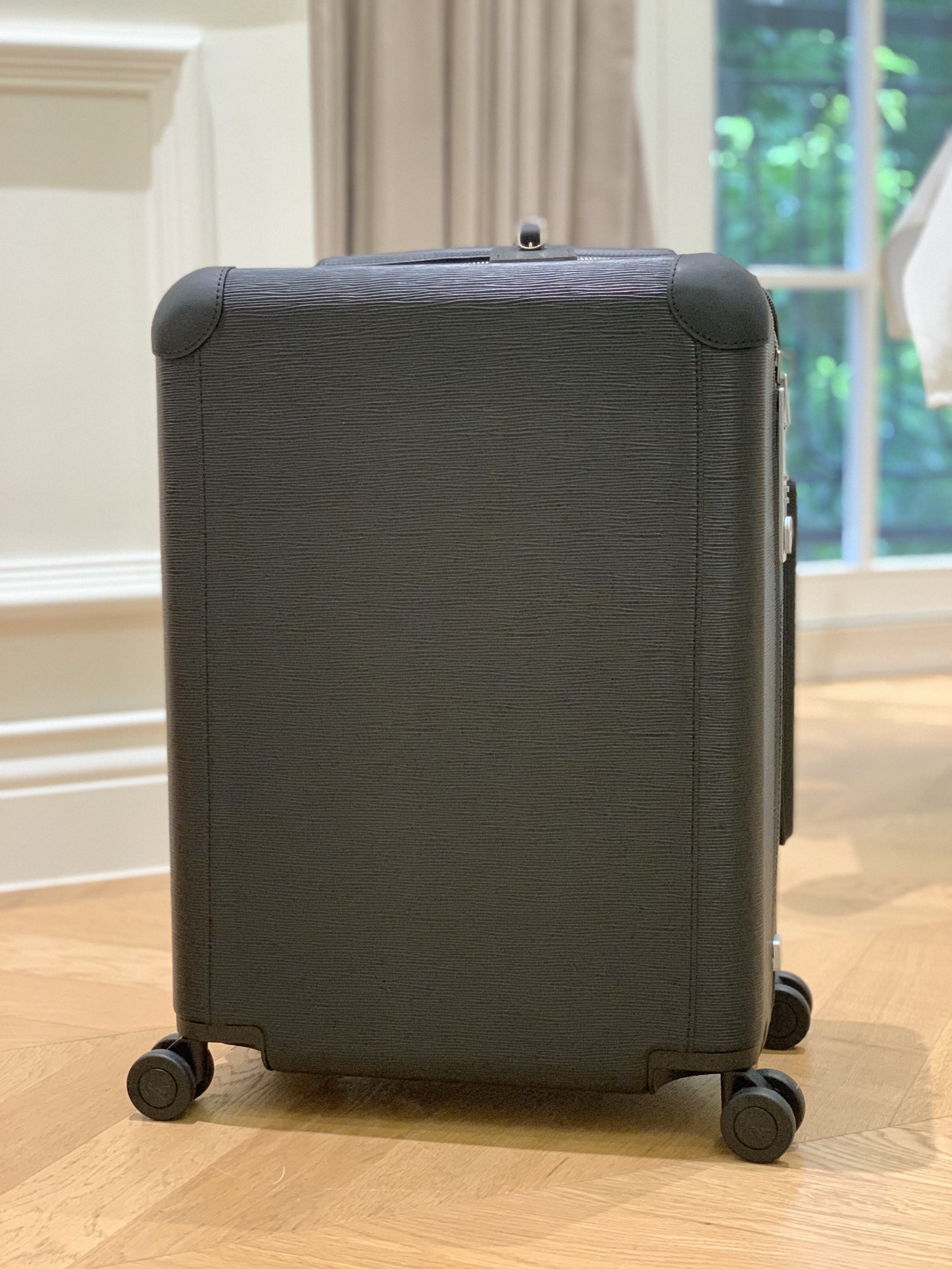 LV luggage-40