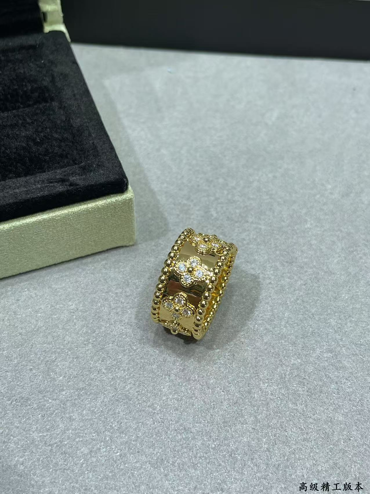 Van Cleef & Arpels ring-72