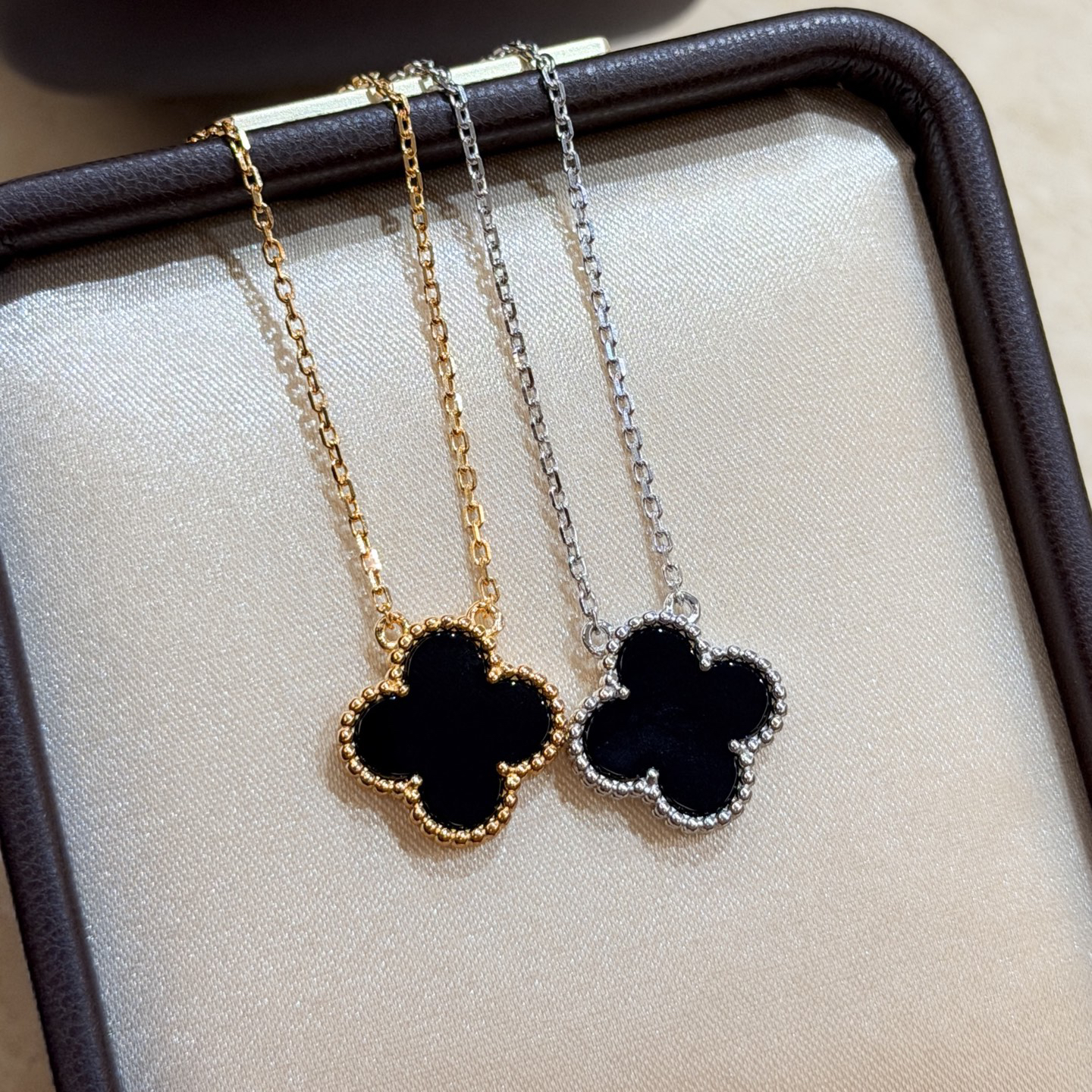 Van Cleef & Arpels necklace-125