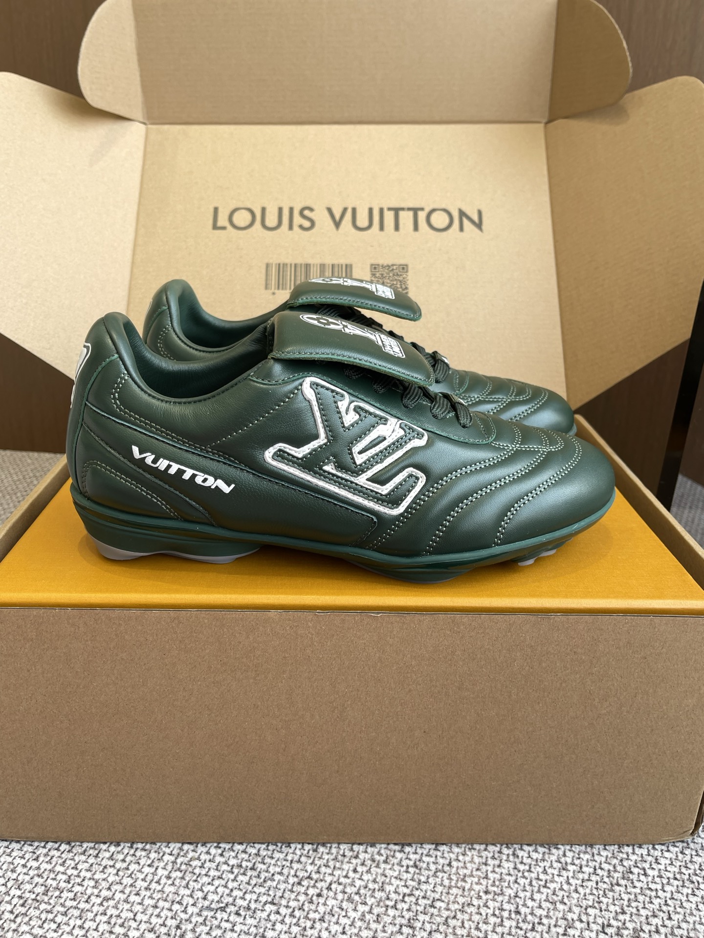 Lv Sneakers-108