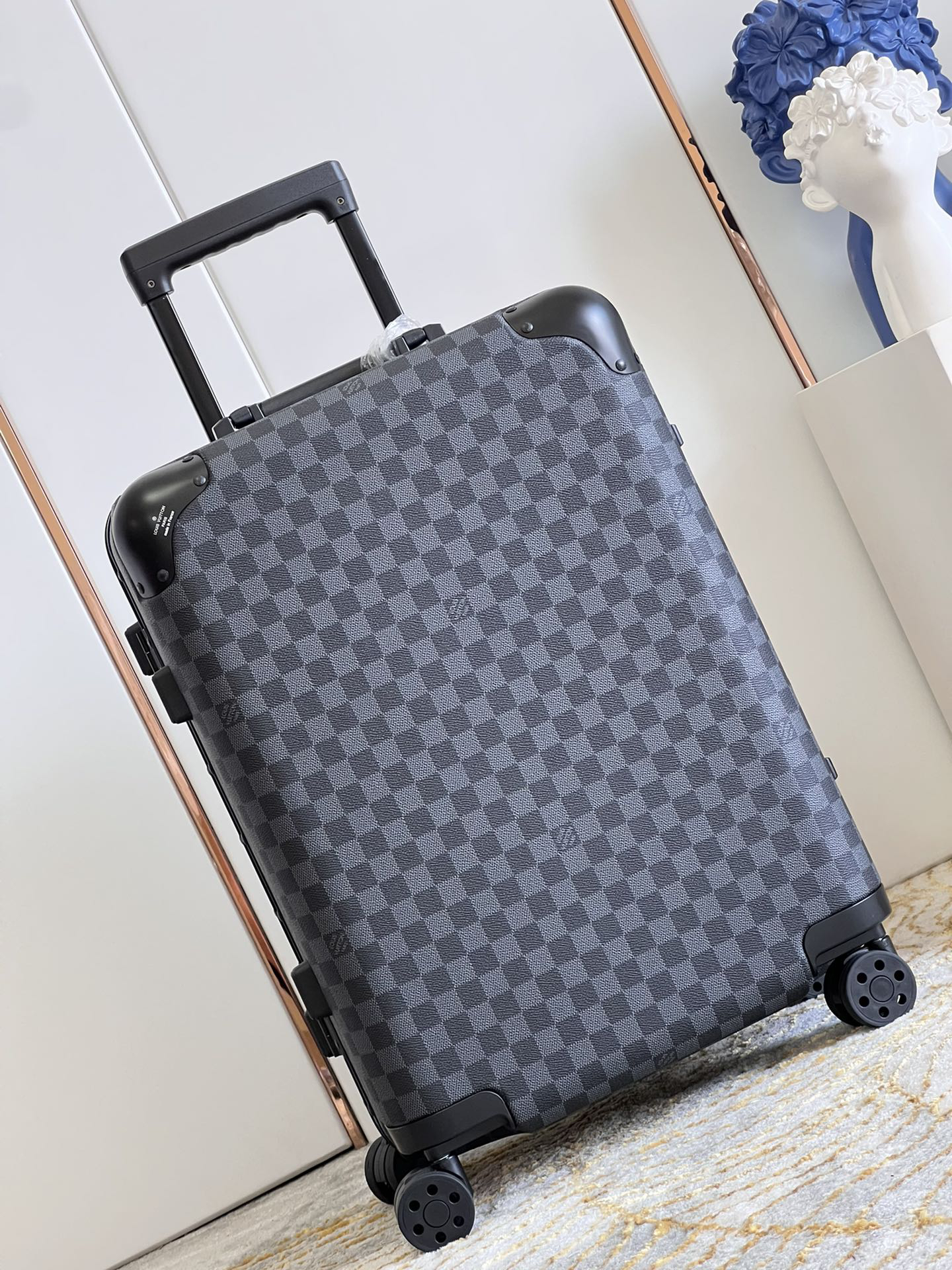 LV luggage-96