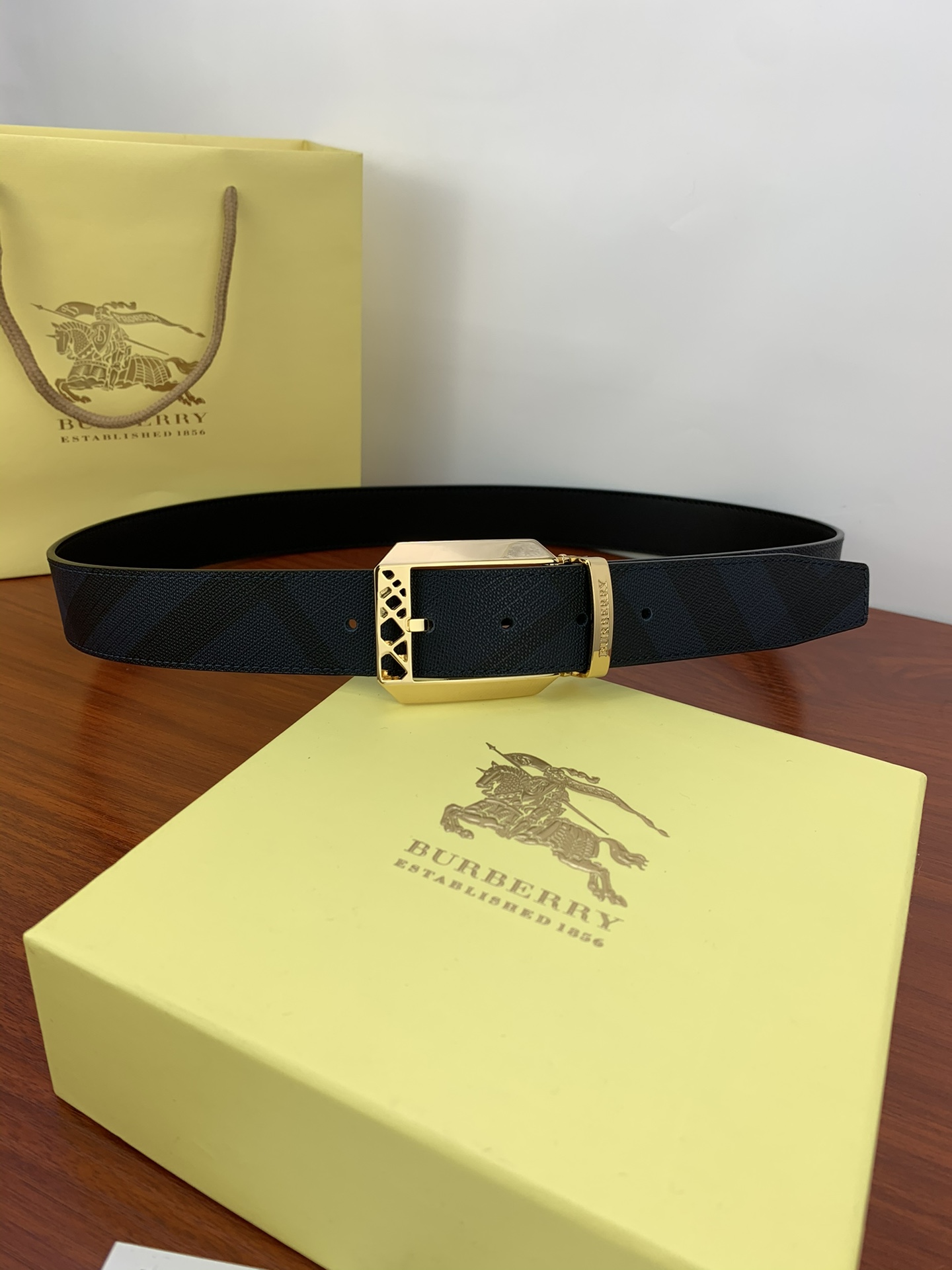 Burberry belt-116