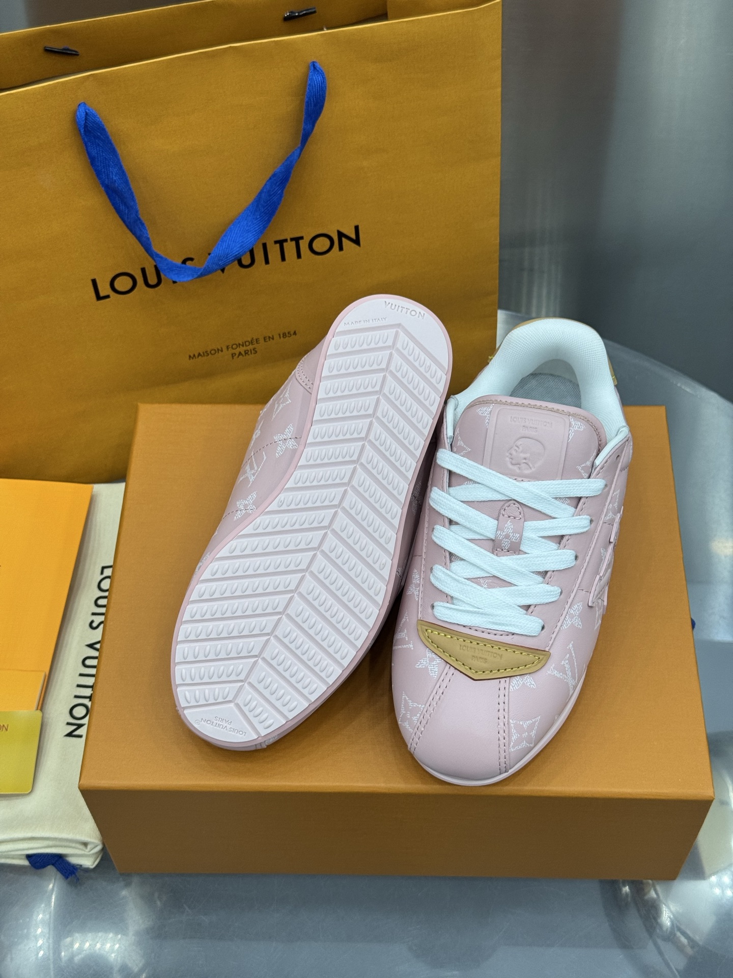 Lv Sneakers-220