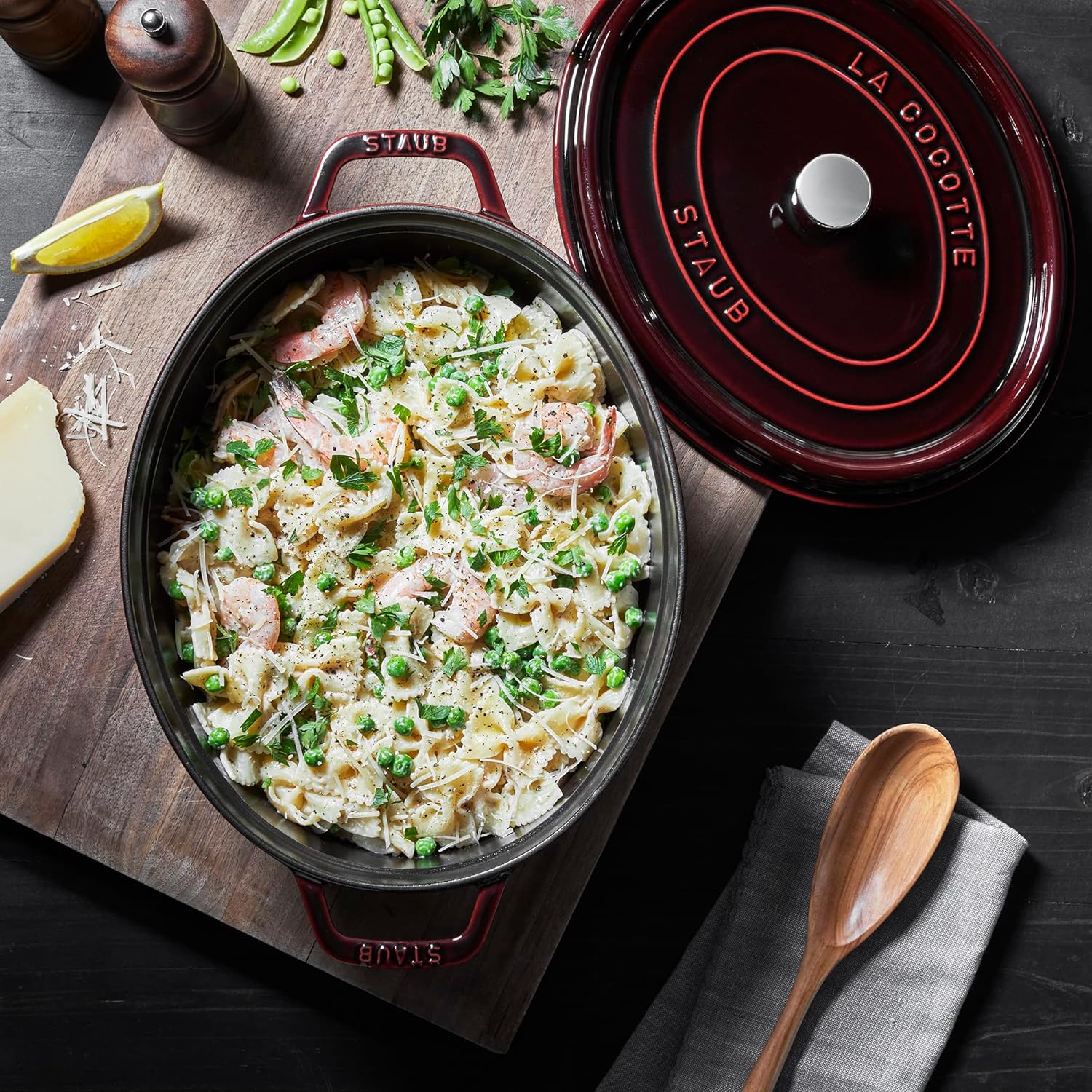 Staub Oval Cocotte - 7Qt - Grenadine