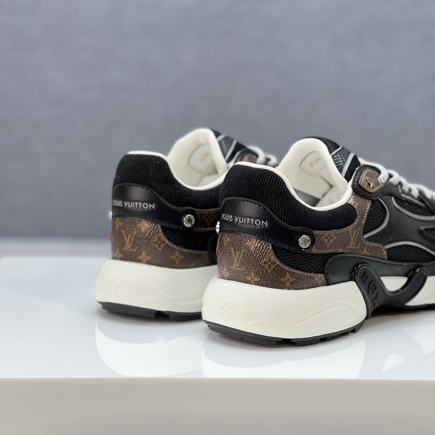 Lv Sneakers-202
