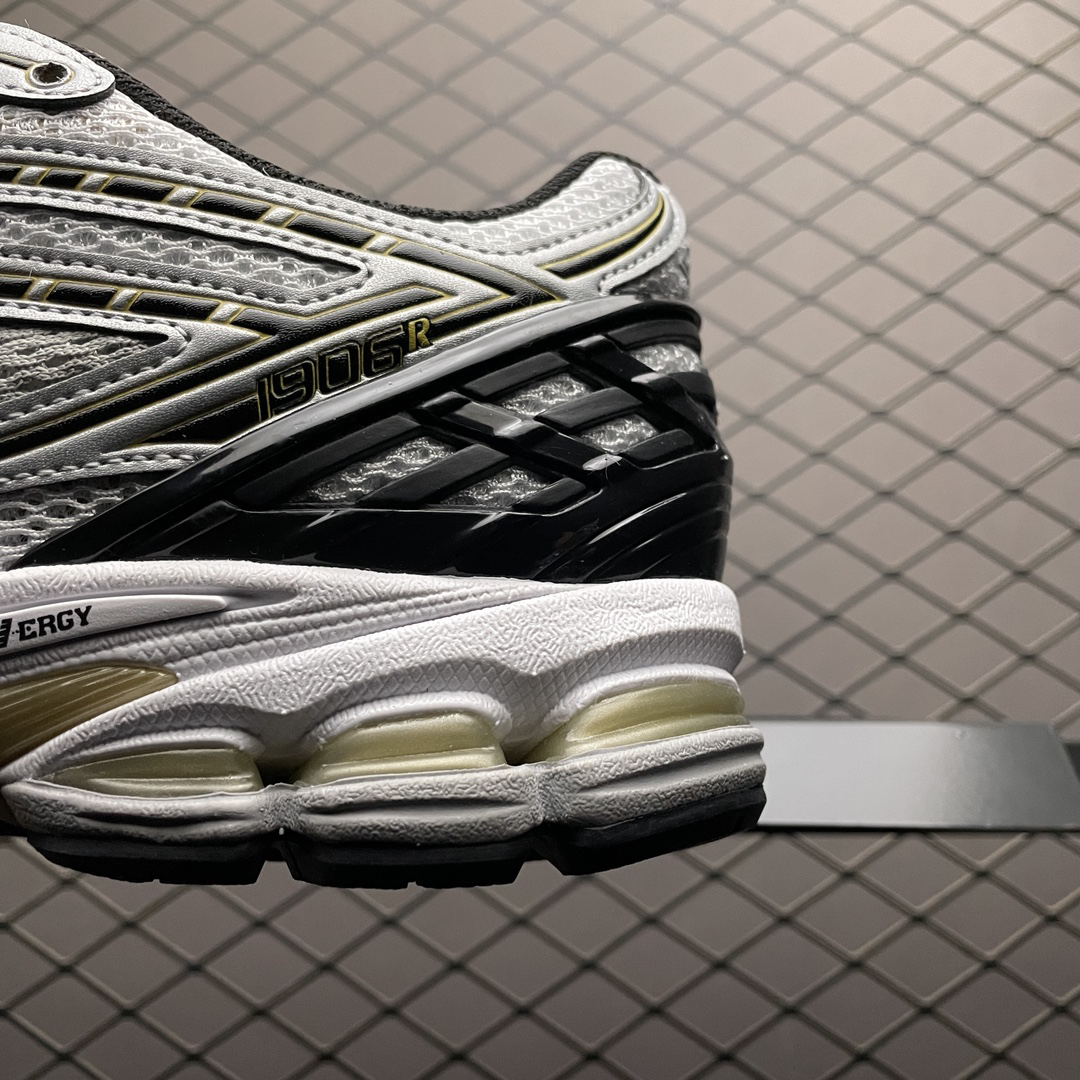 New Balance Sneakers-70