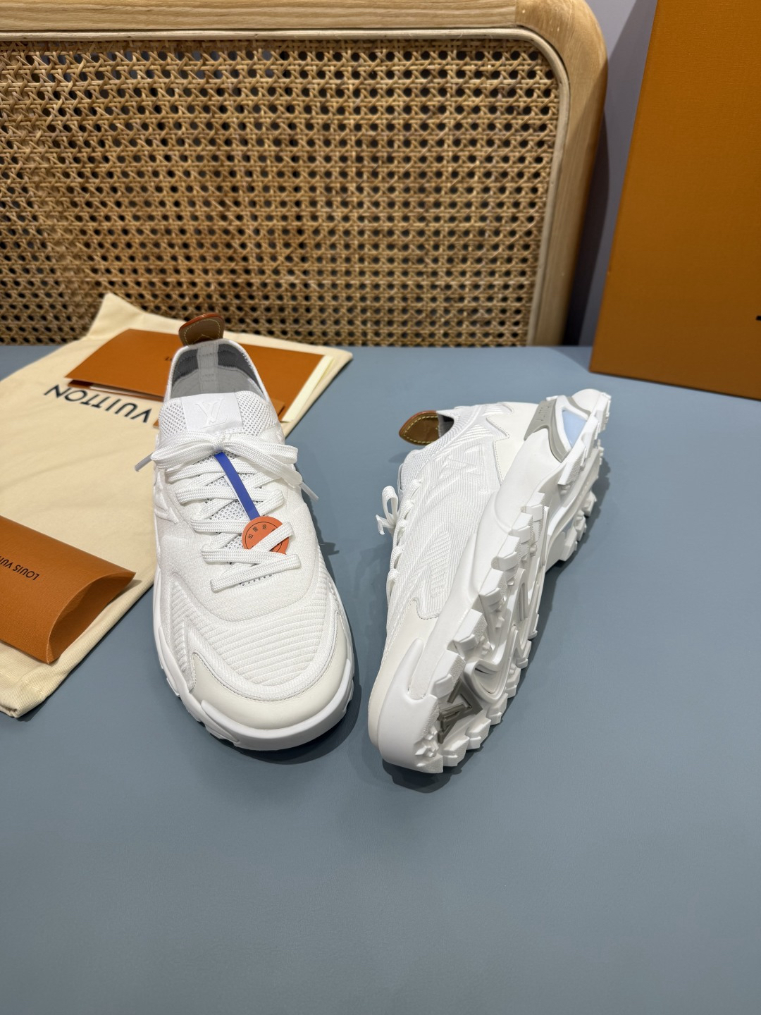 Lv Sneakers-167
