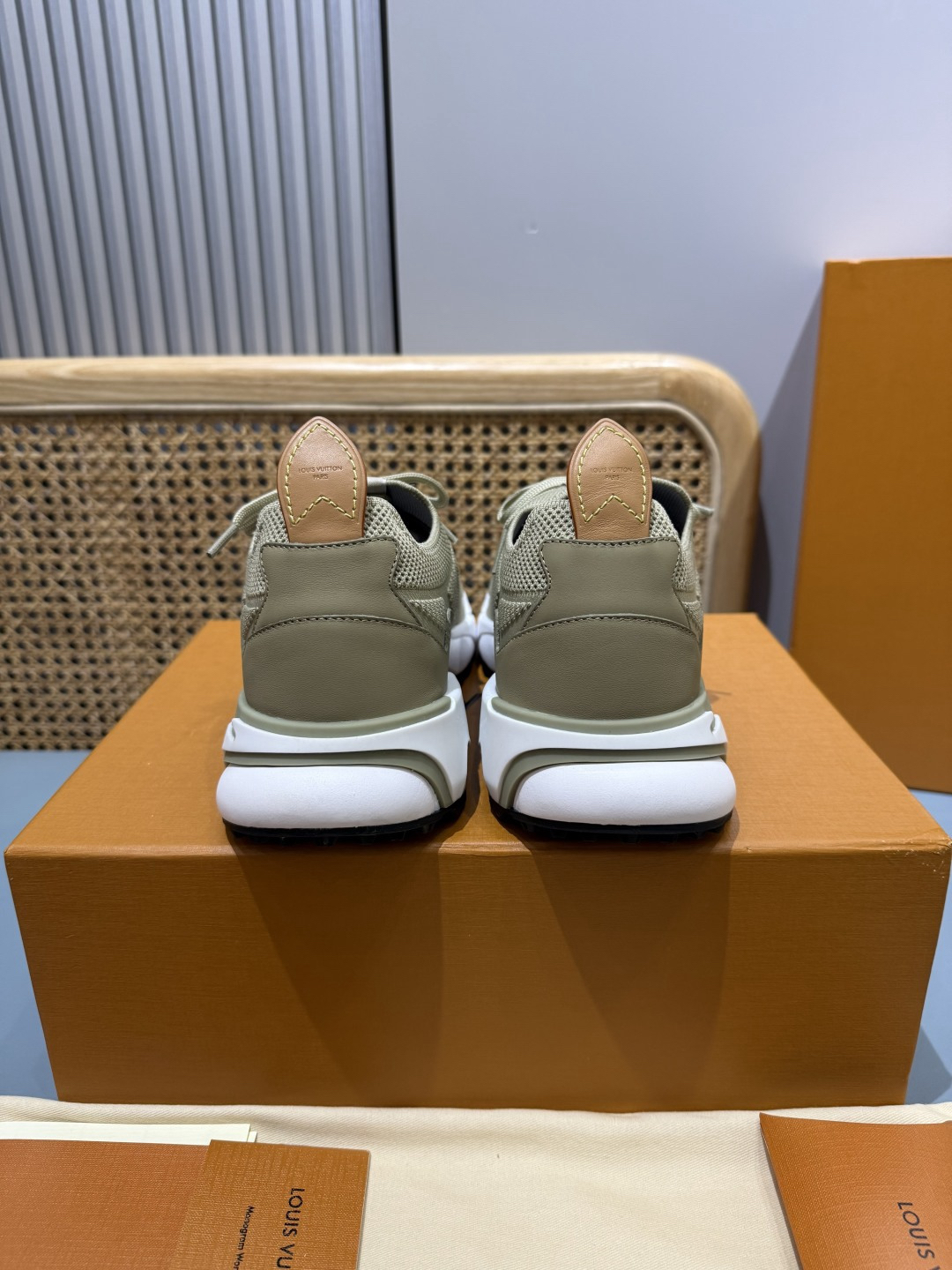 Lv Sneakers-186