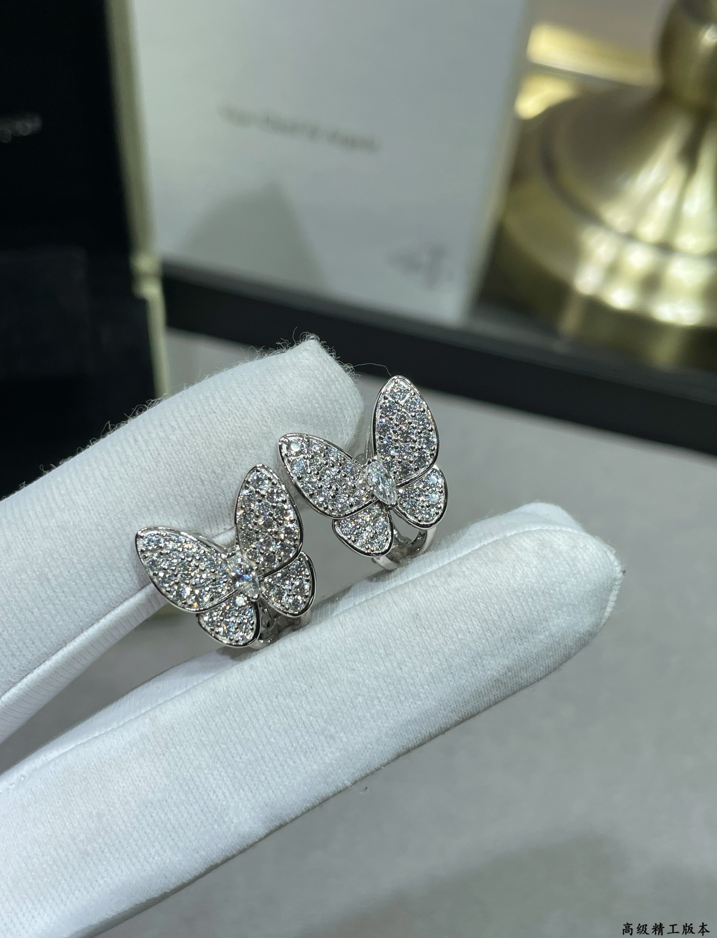 Van Cleef & Arpels earring-52