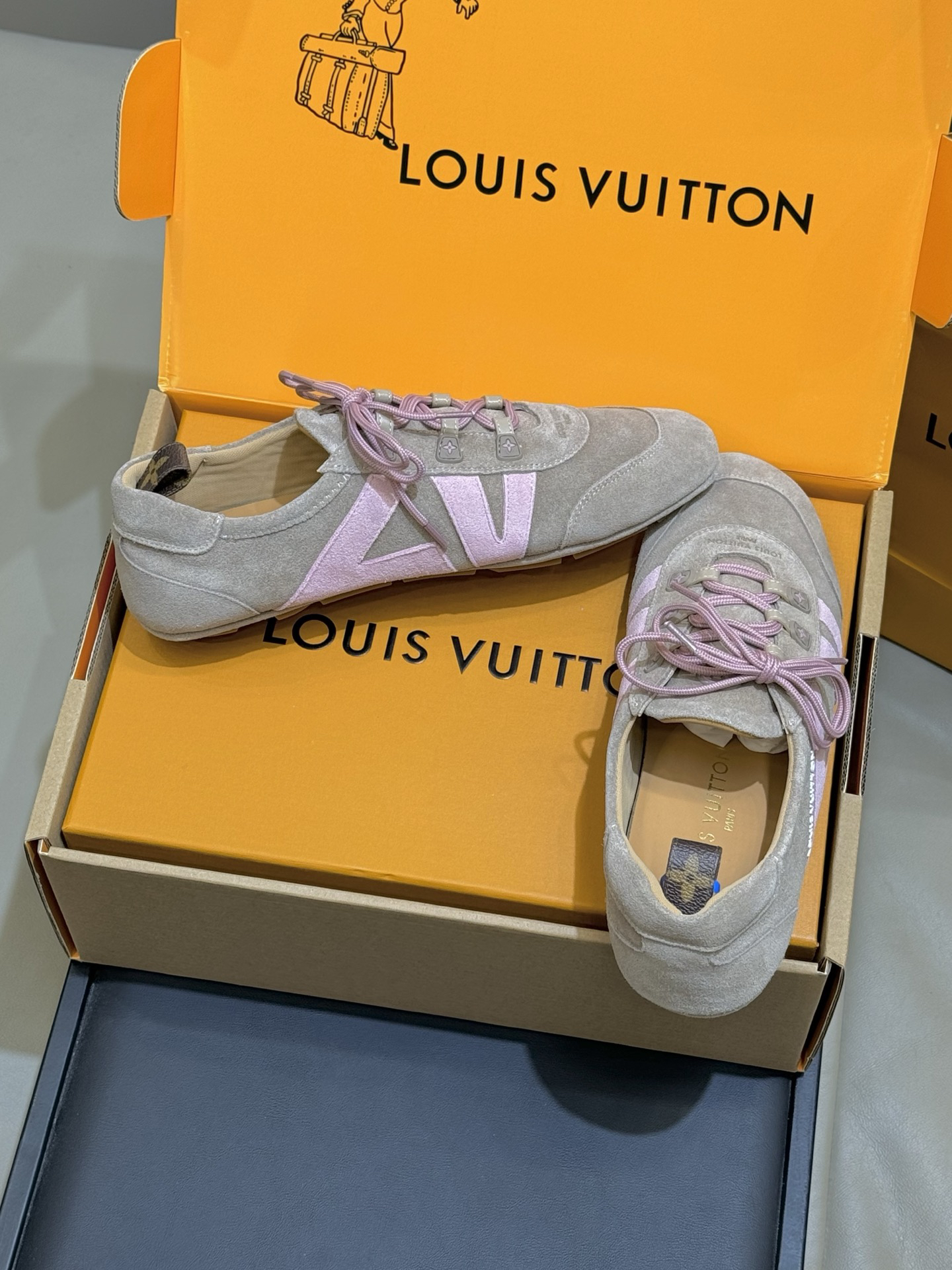 Lv Sneakers-228