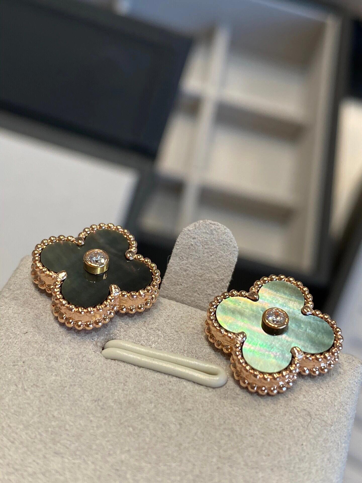 Van Cleef & Arpels earring-72