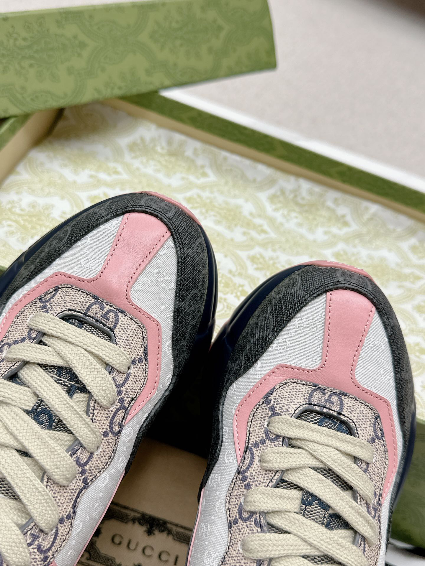 Gucci Sneakers-134