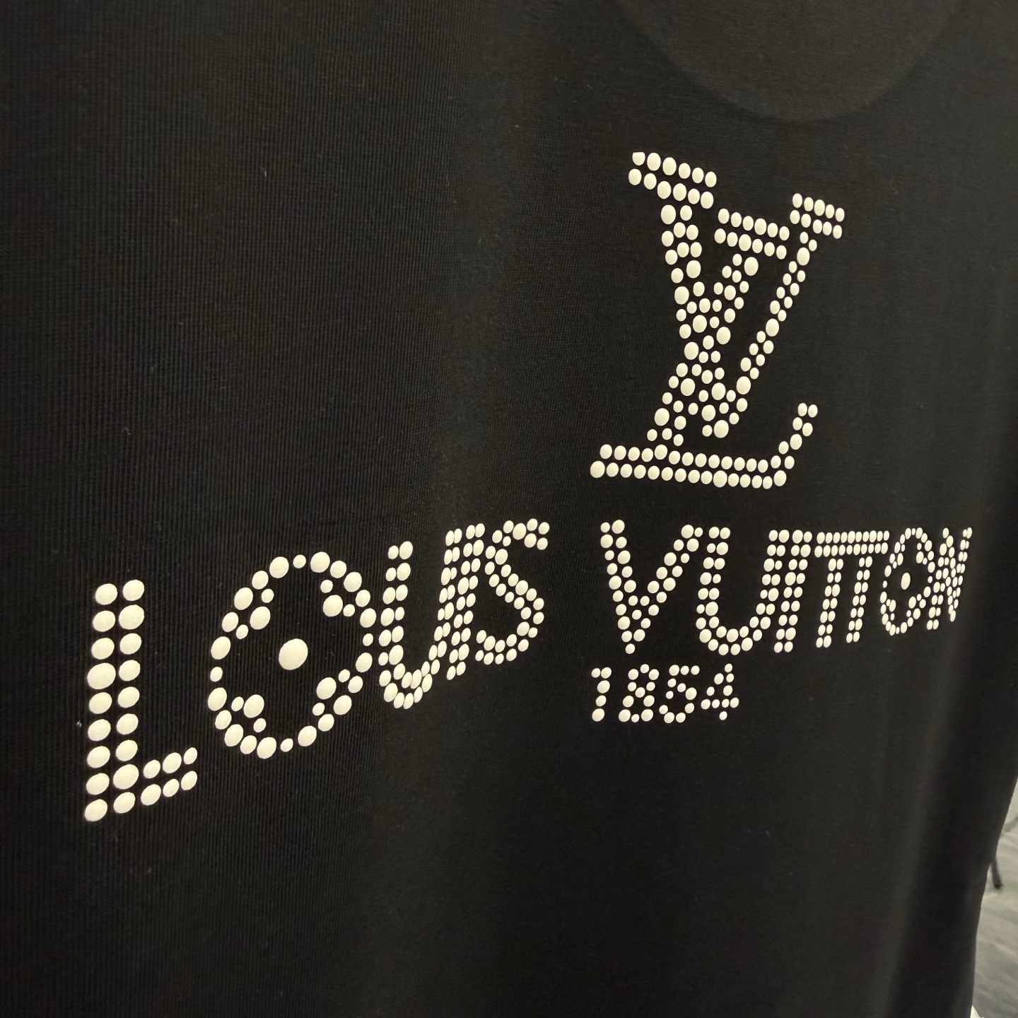 LV clothing-162