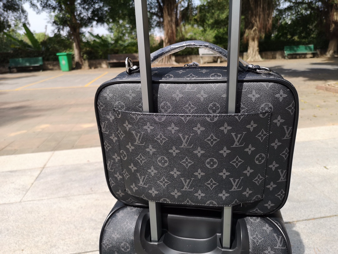 LV luggage-88