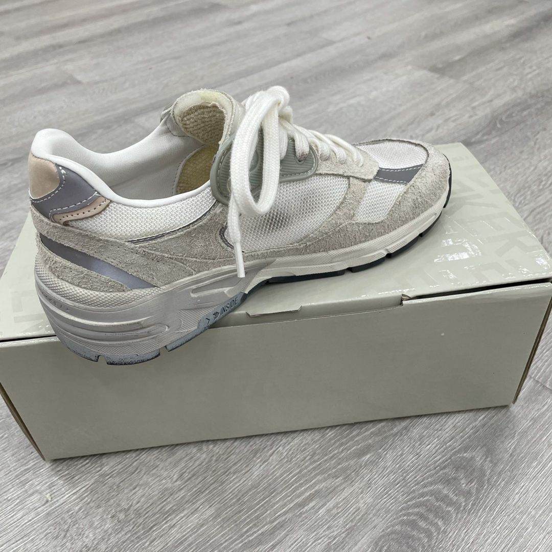 Golden Goose Sneakers-101