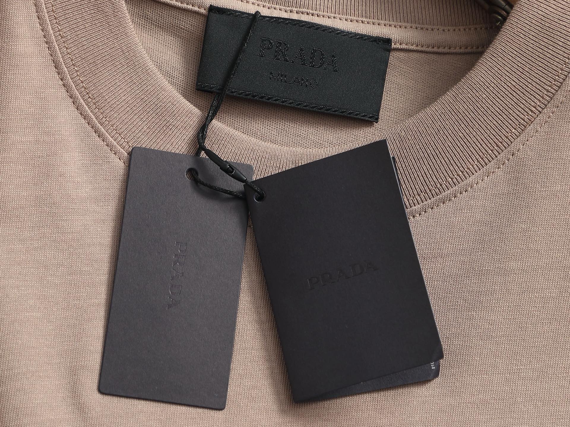 Prada clothing-260