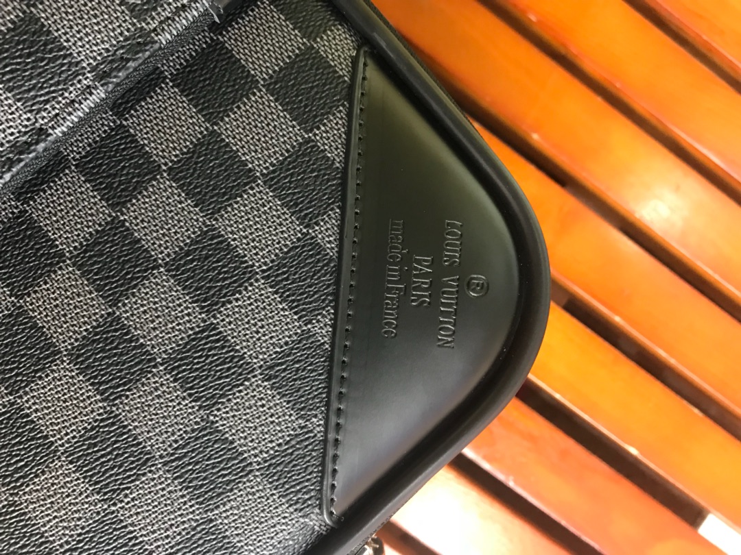 LV luggage-97