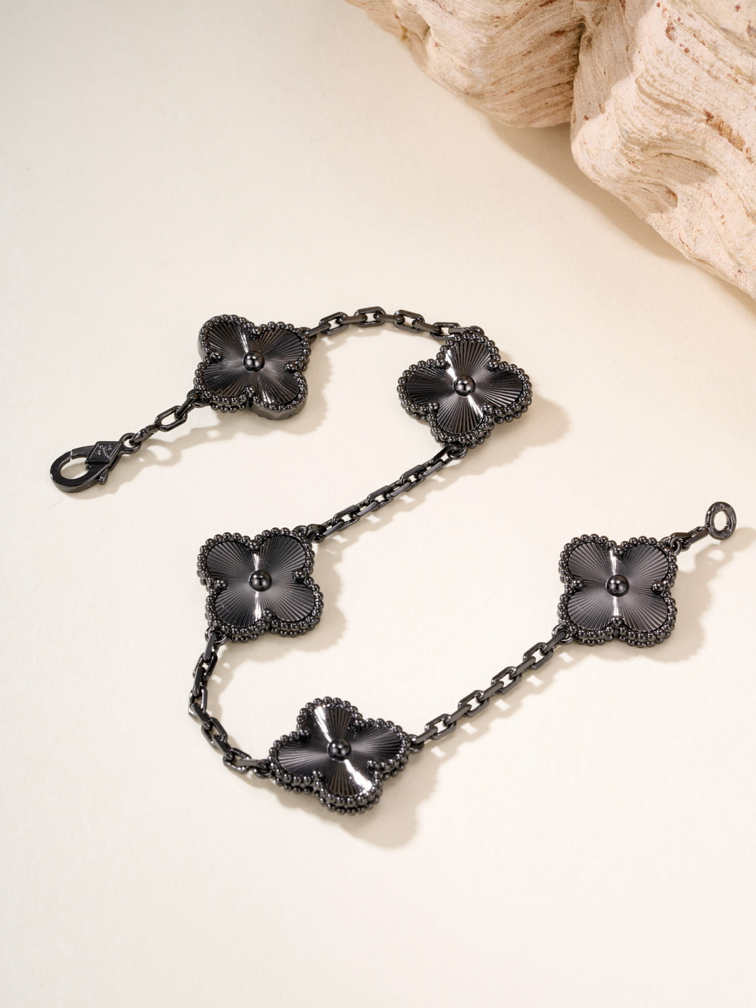 Van Cleef & Arpels Bracelet-17