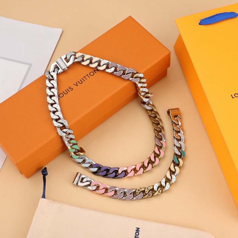 LV necklace-4