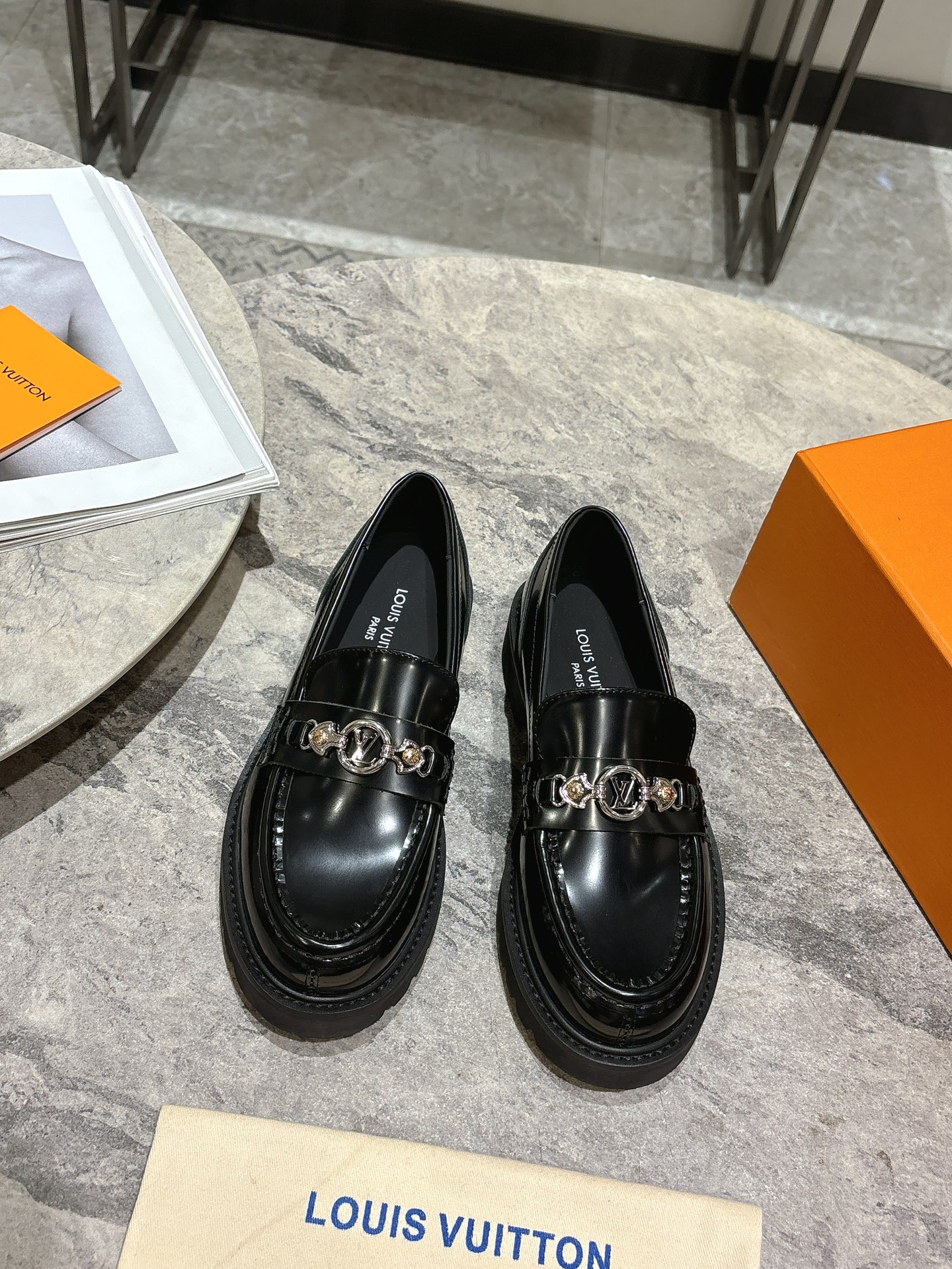LV women's leather shoes-3