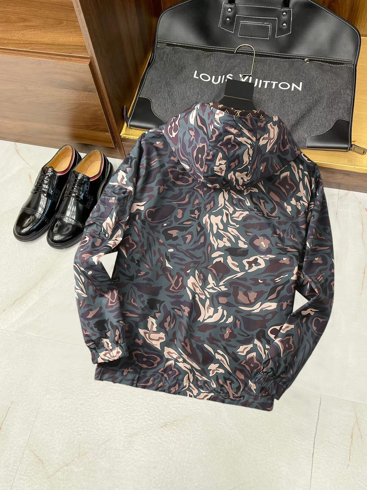 LV Clothing-261