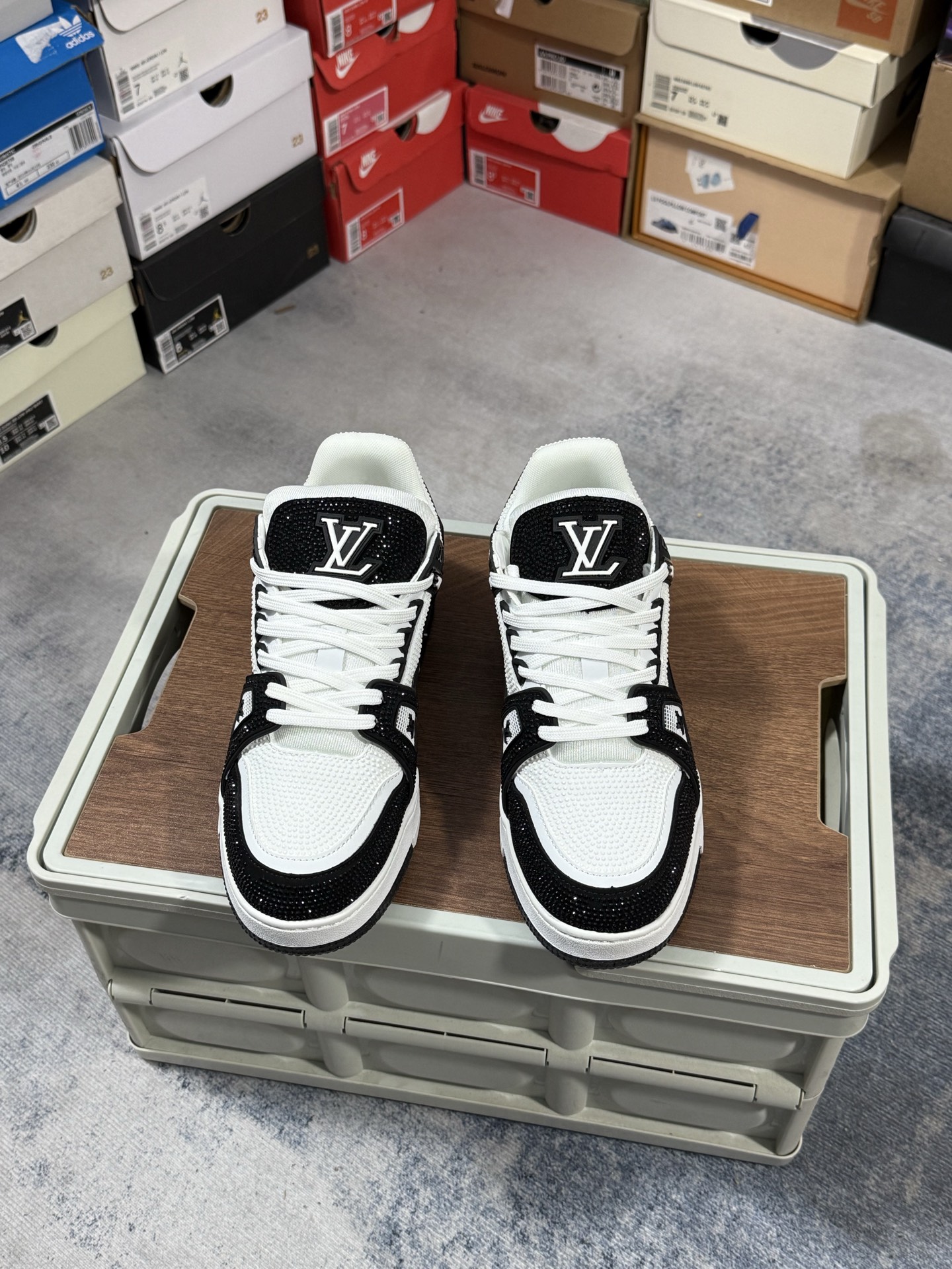 Lv Sneakers-115
