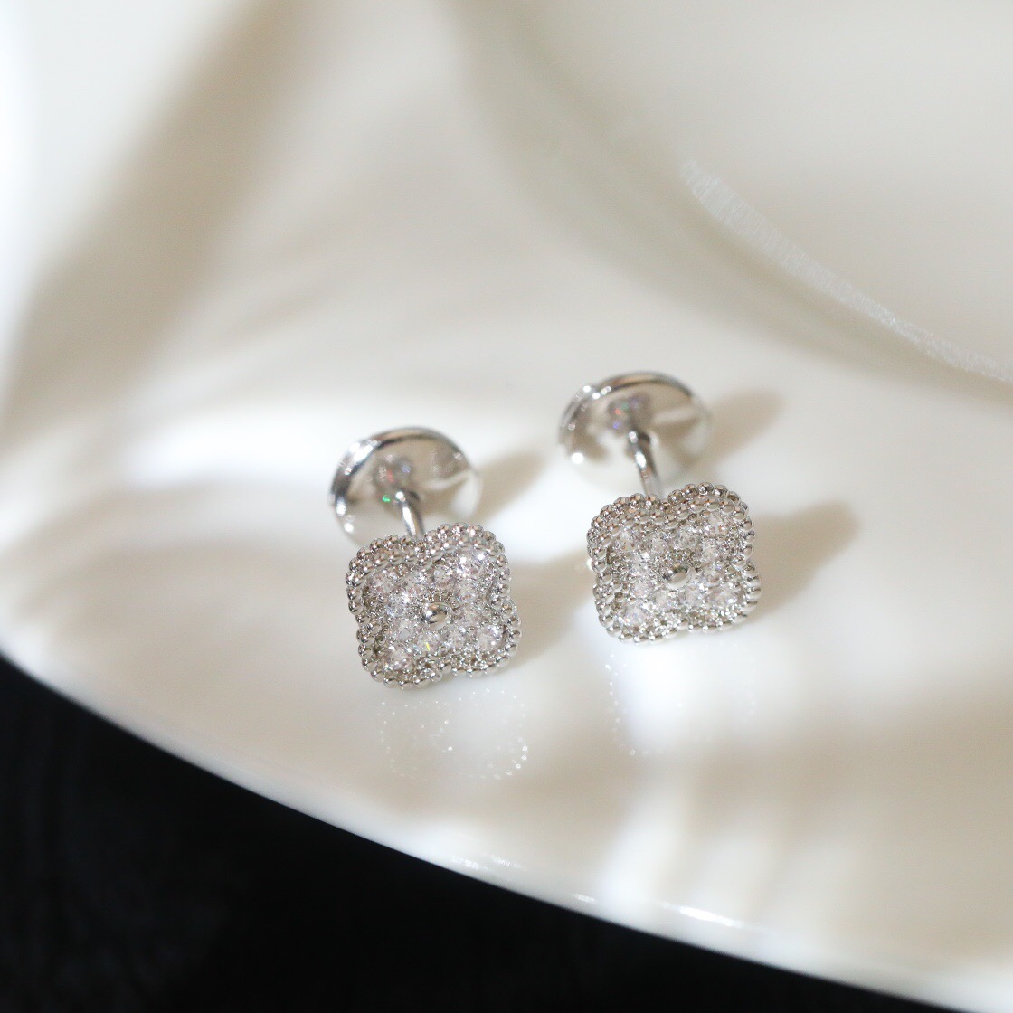 Van Cleef & Arpels earring-86