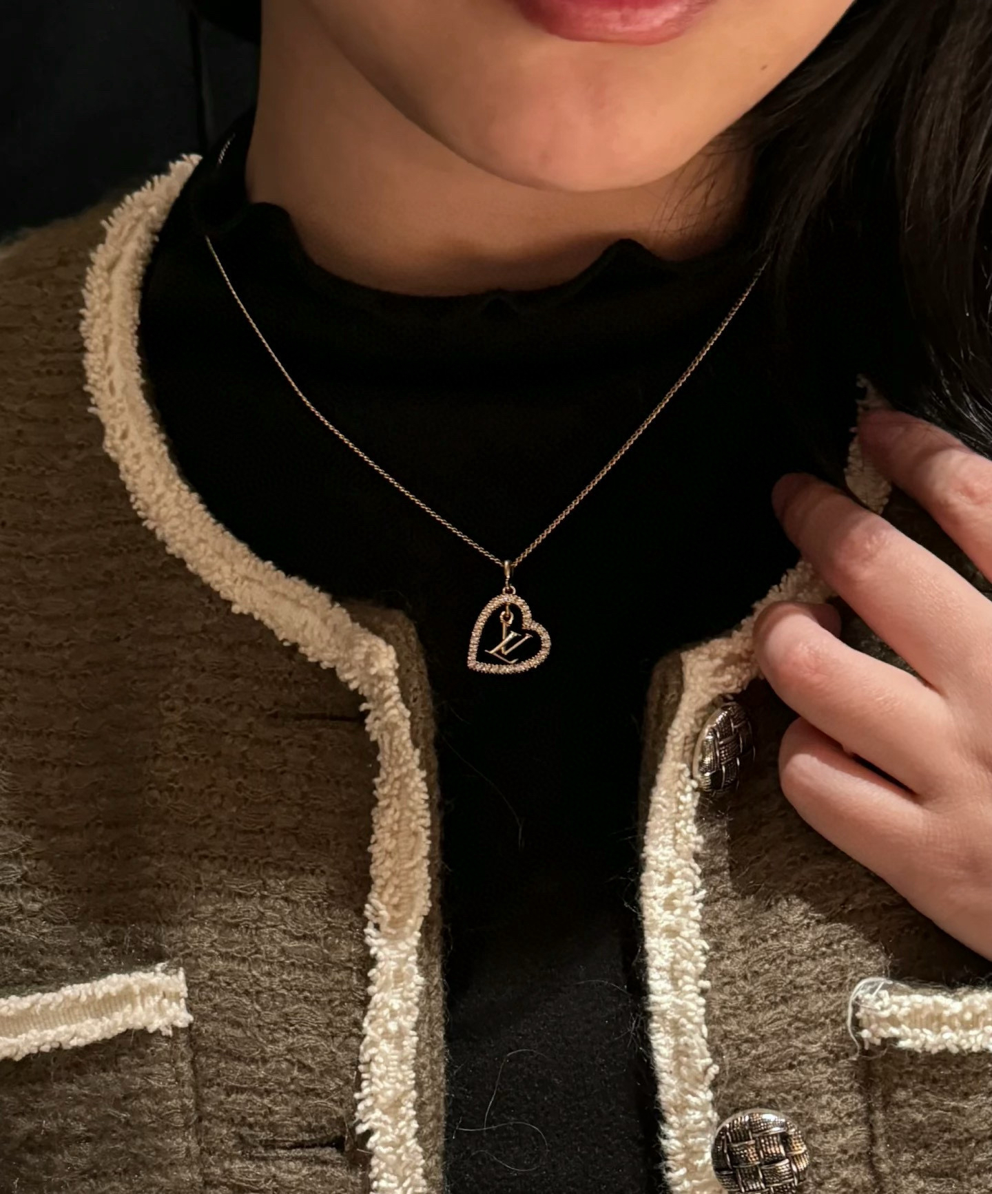 LV necklace-46