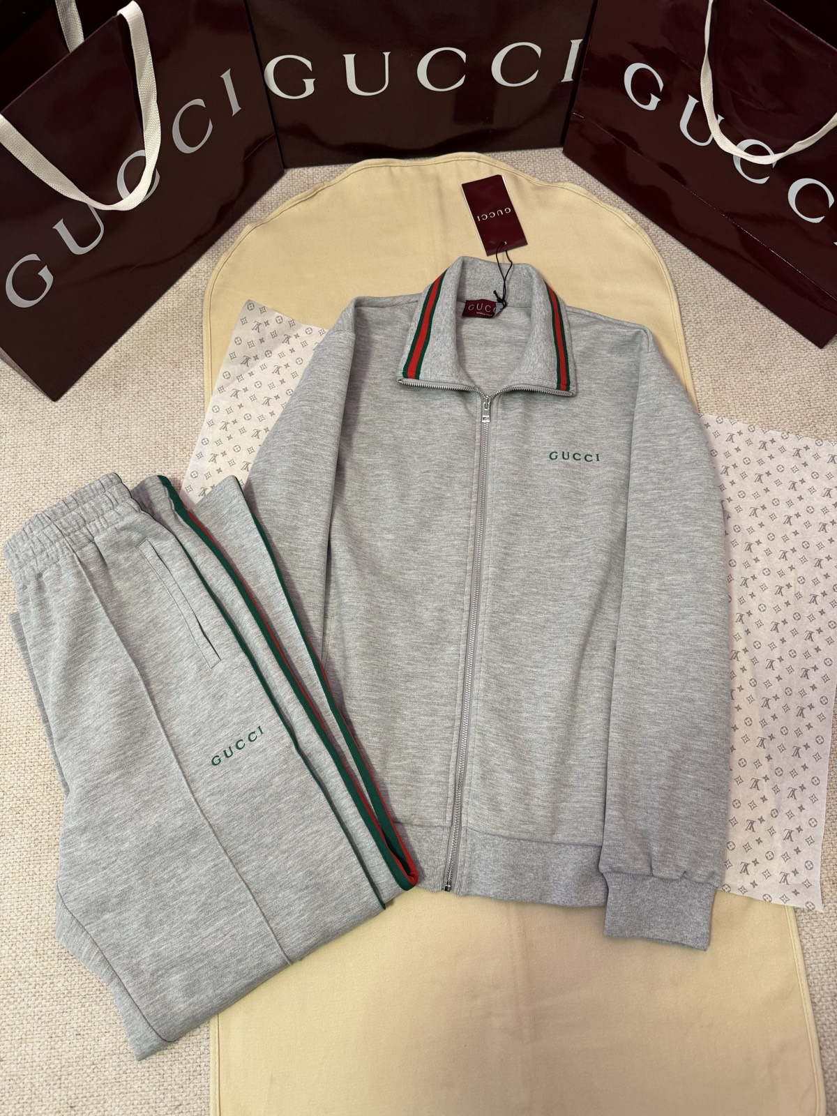 Gucci Clothing-286