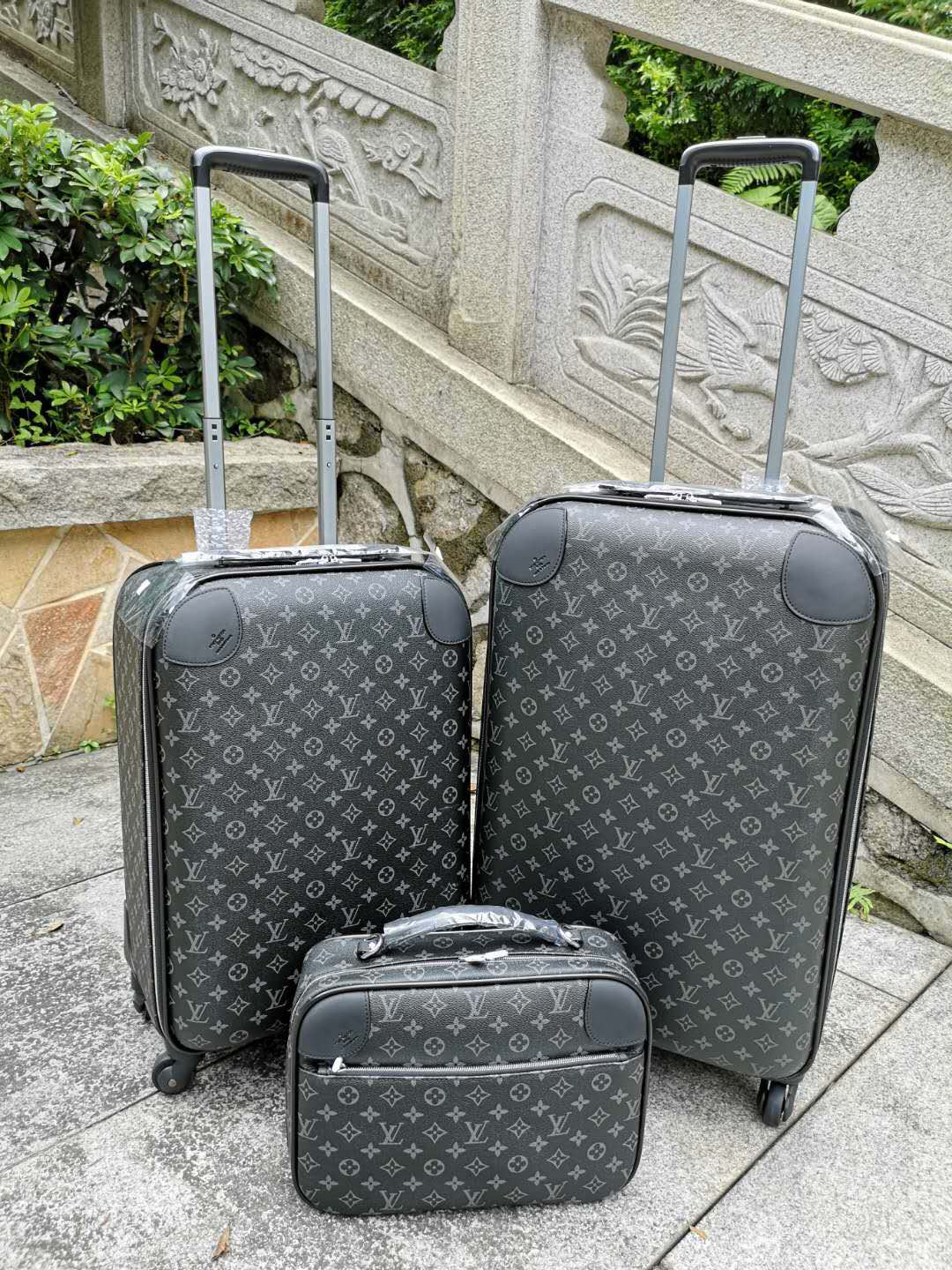 LV luggage-93
