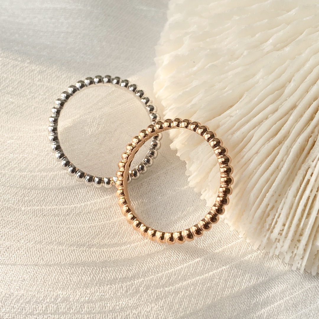 Van Cleef & Arpels ring-96