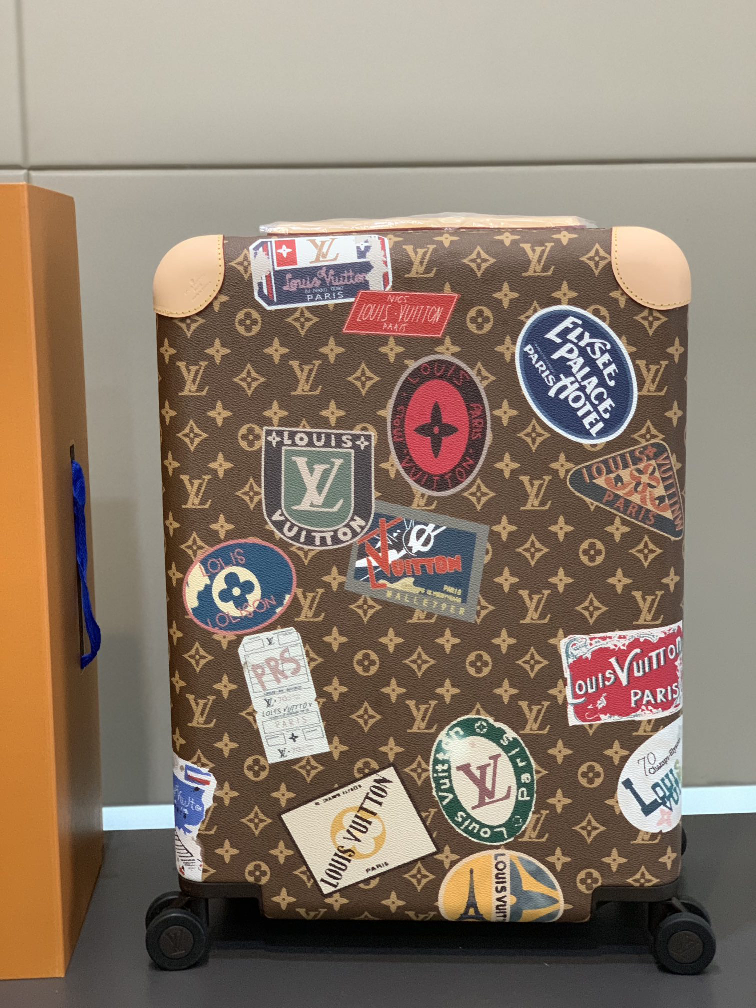 LV luggage-72