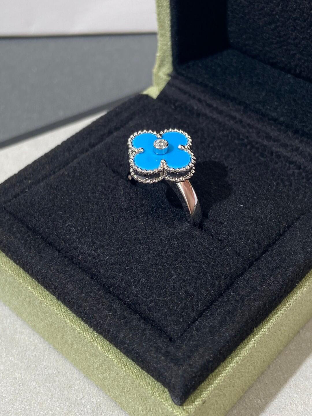 Van Cleef & Arpels ring-35